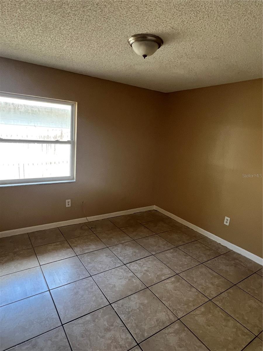 8513 N 15th St #b Property Photo 11