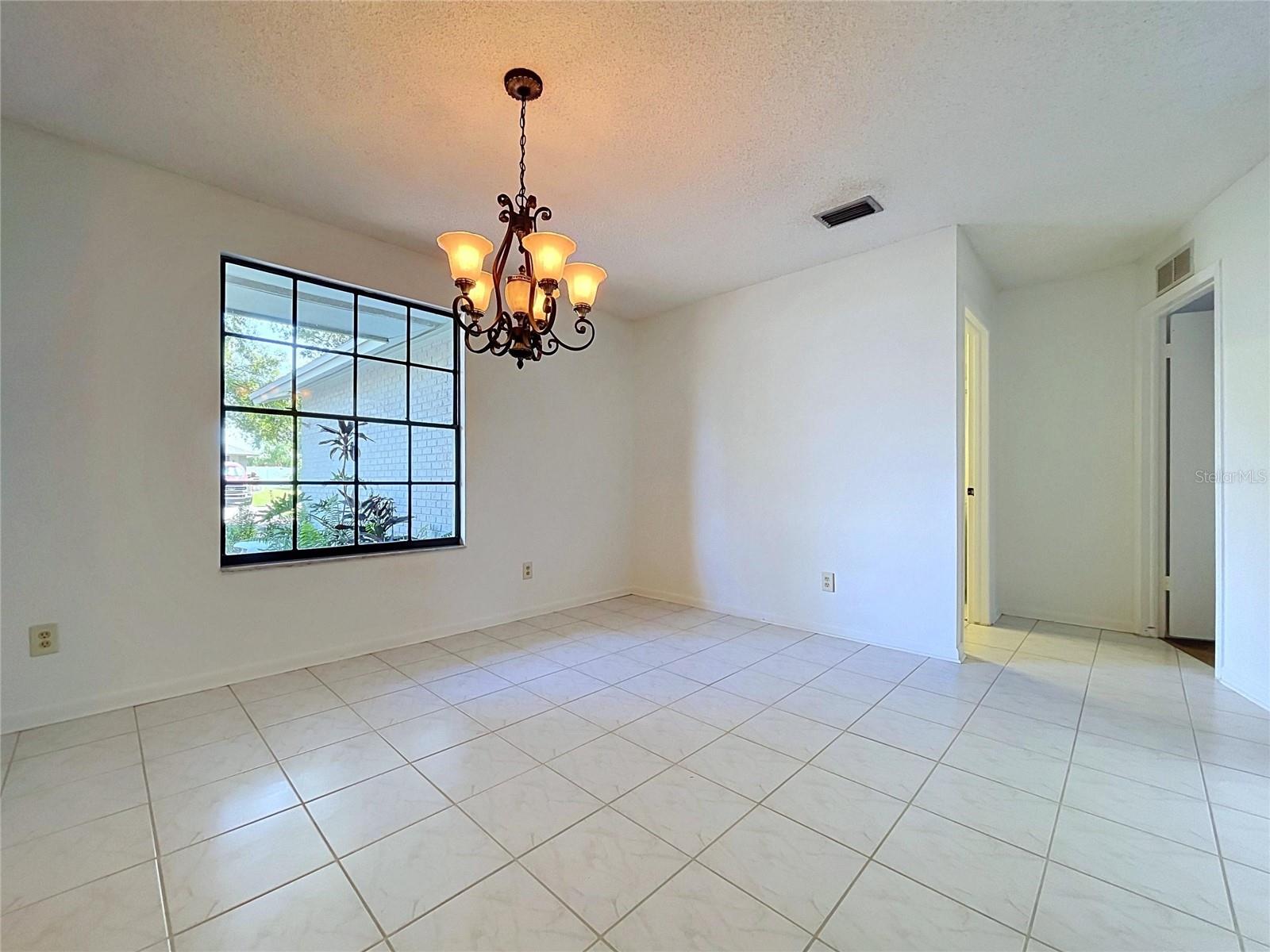 1413 Windjammer Loop Property Photo 9