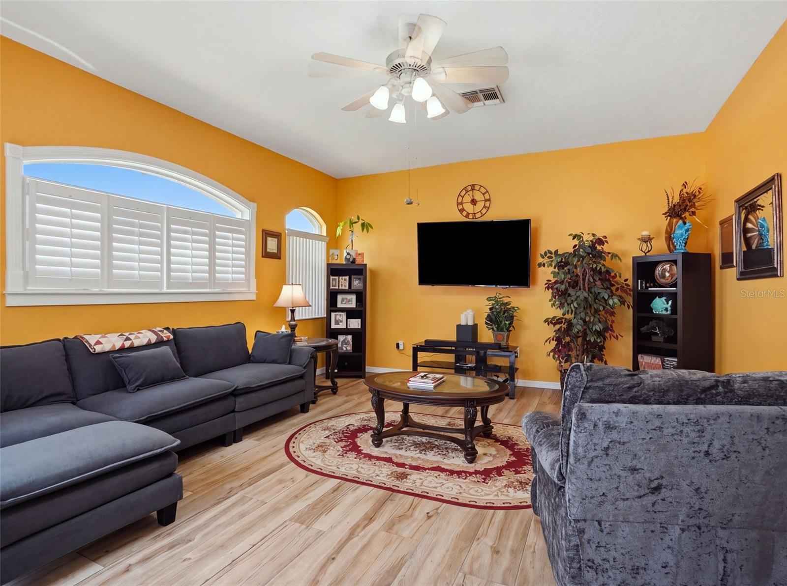 3542 Conifer Loop Property Photo 6