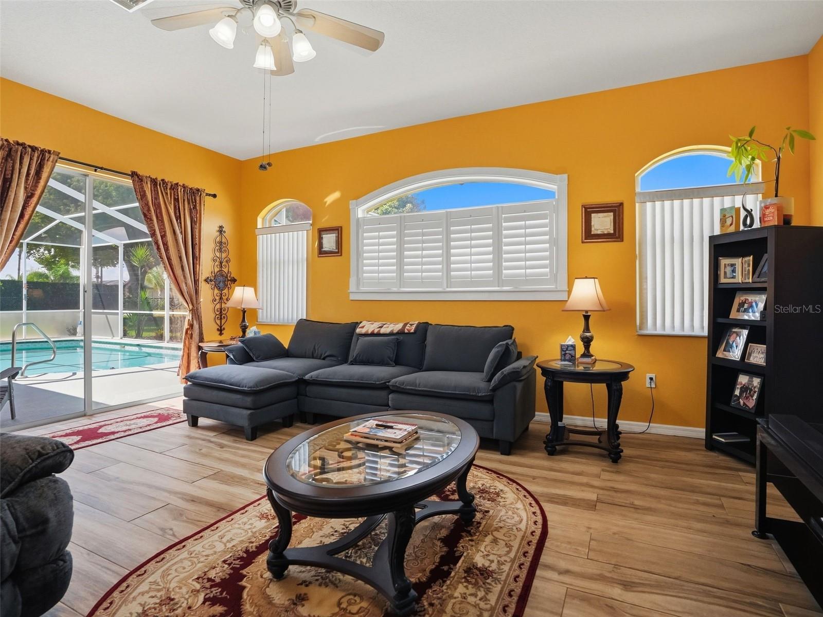 3542 Conifer Loop Property Photo 8