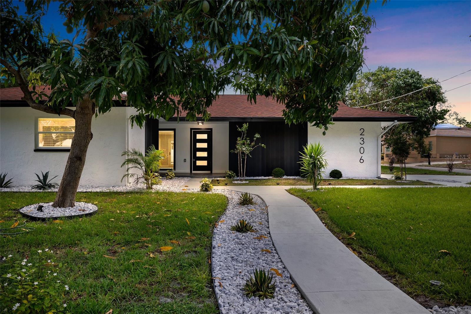 2306 S San Jose Cir Property Photo 2