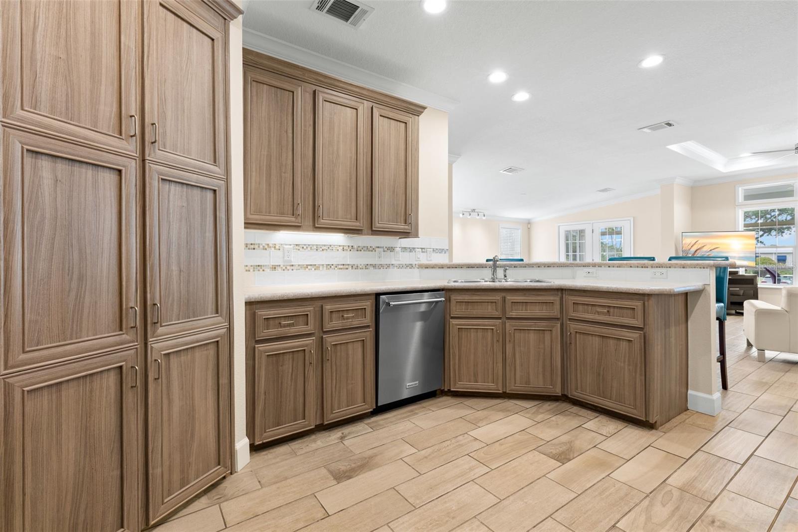 7300 Americana Dr Ne #143 Property Photo 19