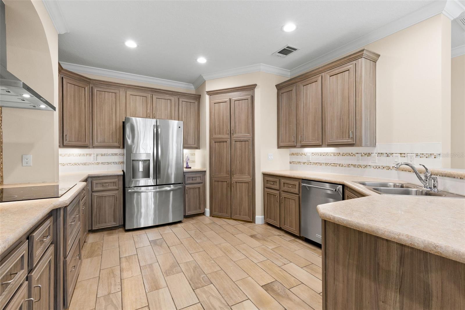 7300 Americana Dr Ne #143 Property Photo 20