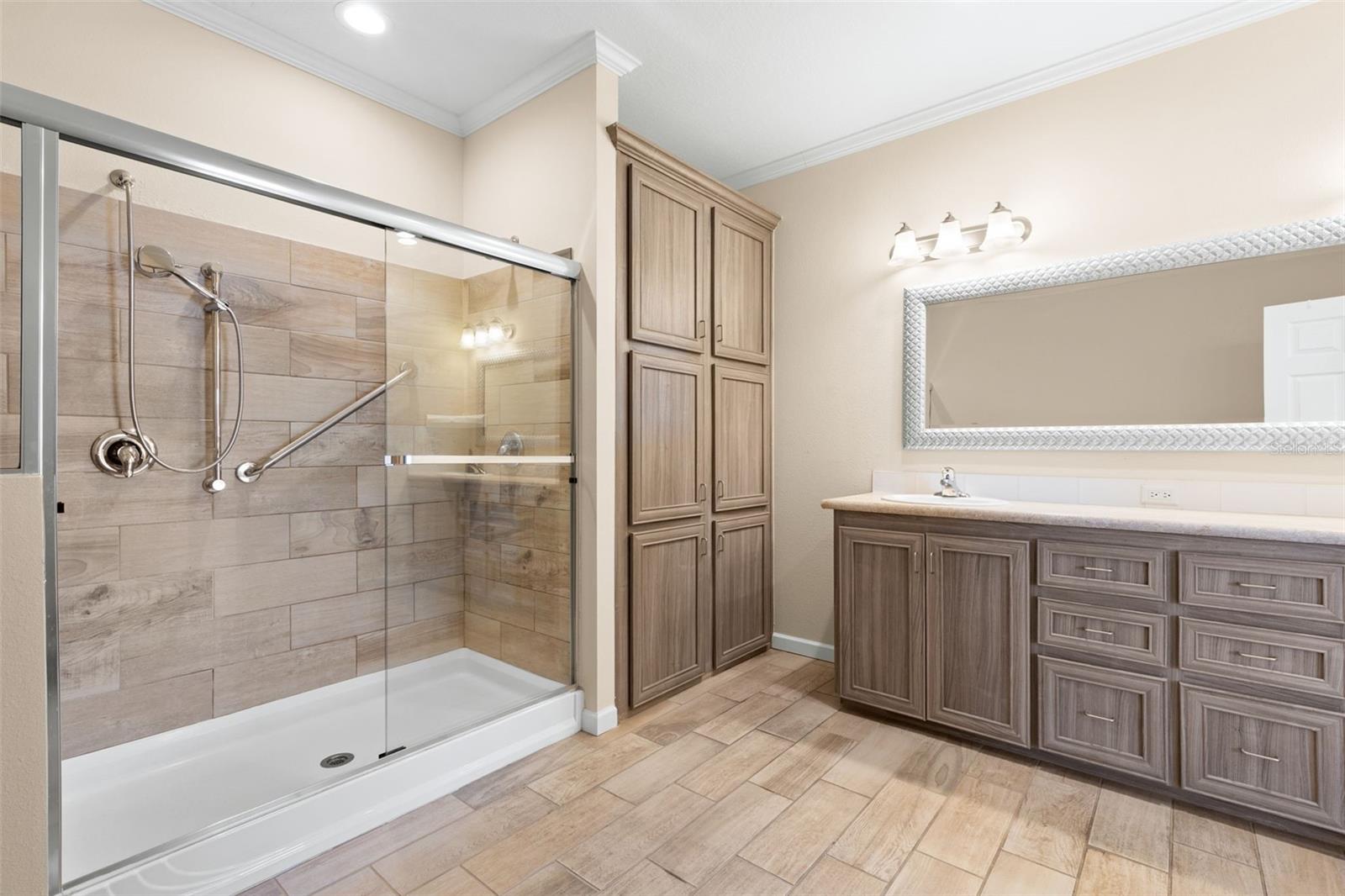 7300 Americana Dr Ne #143 Property Photo 28