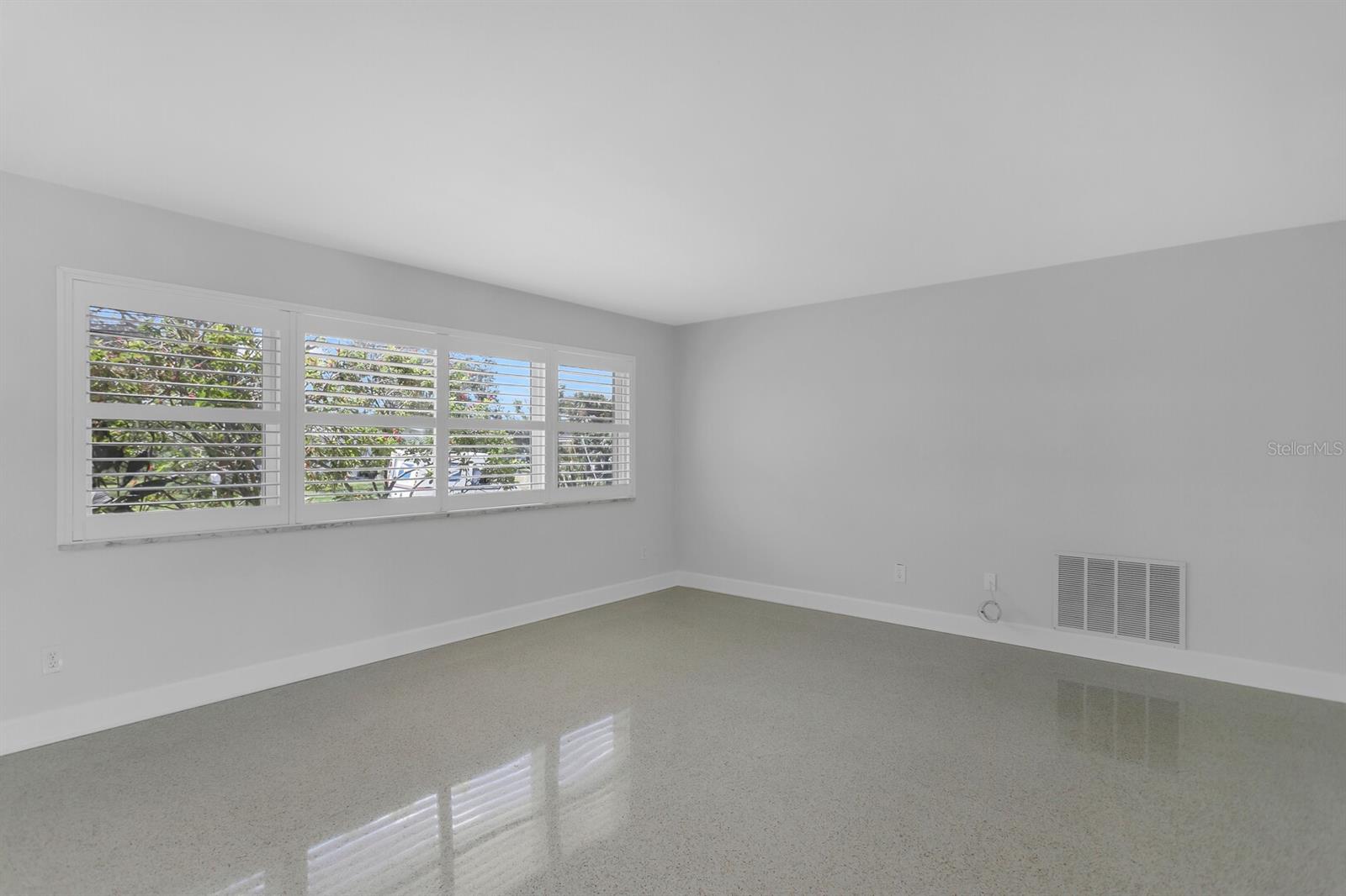 88 New Jersey Dr Property Photo 5