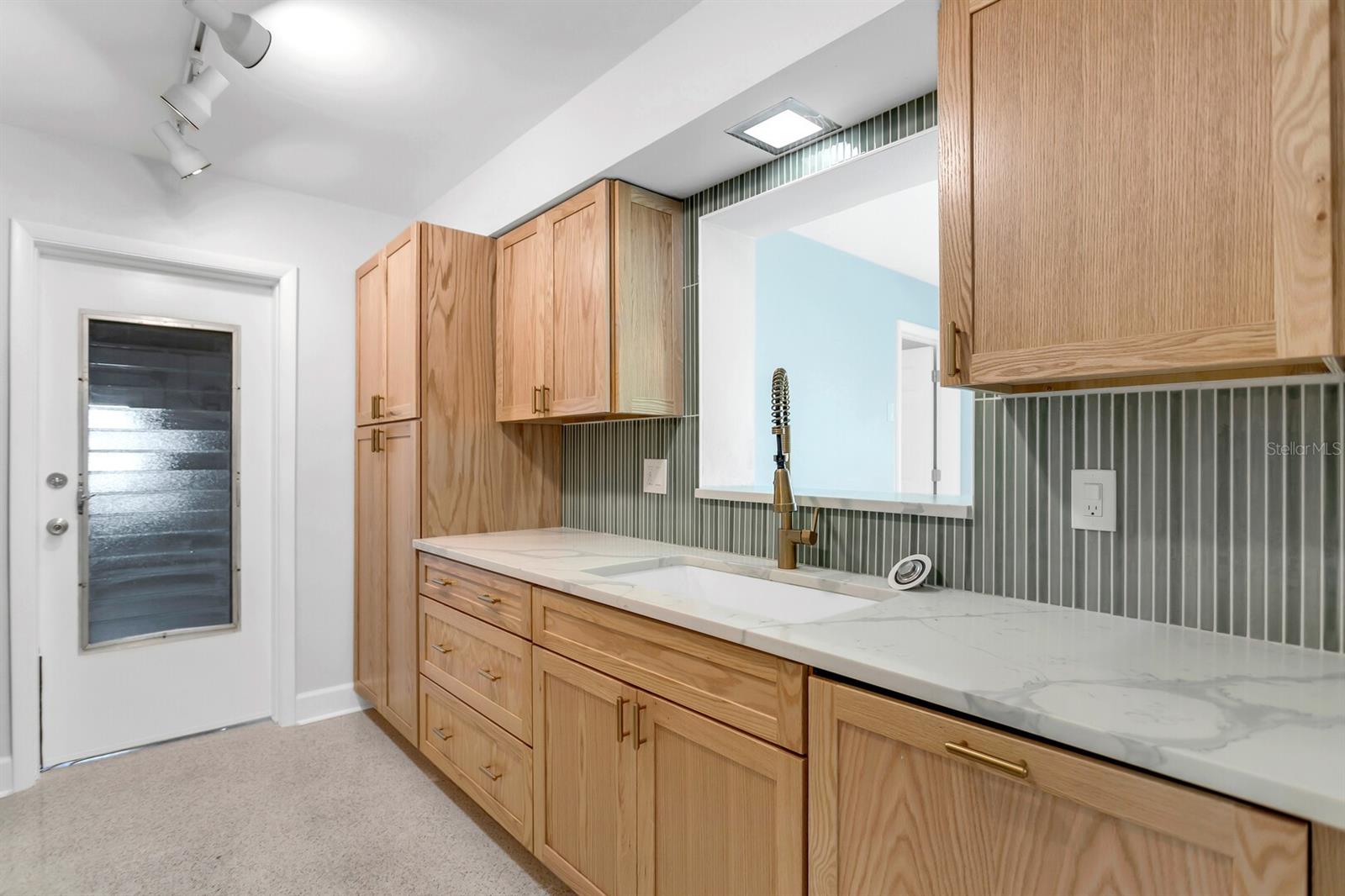 88 New Jersey Dr Property Photo 10