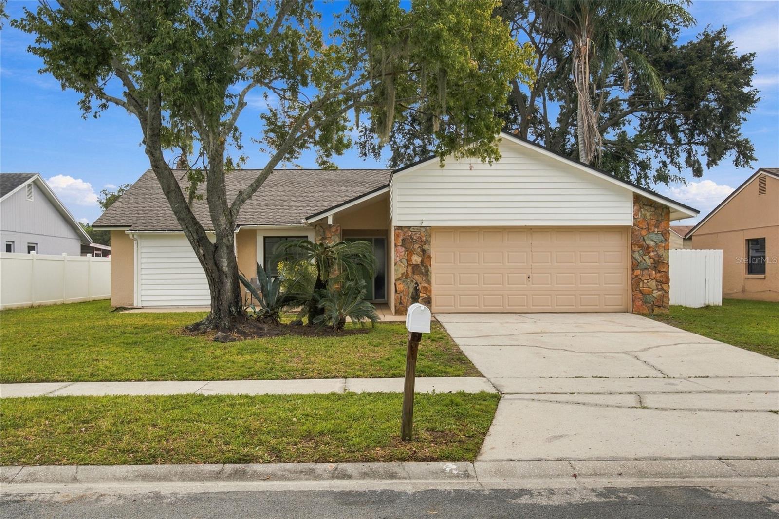16115 Pebblebrook Dr Property Photo 1
