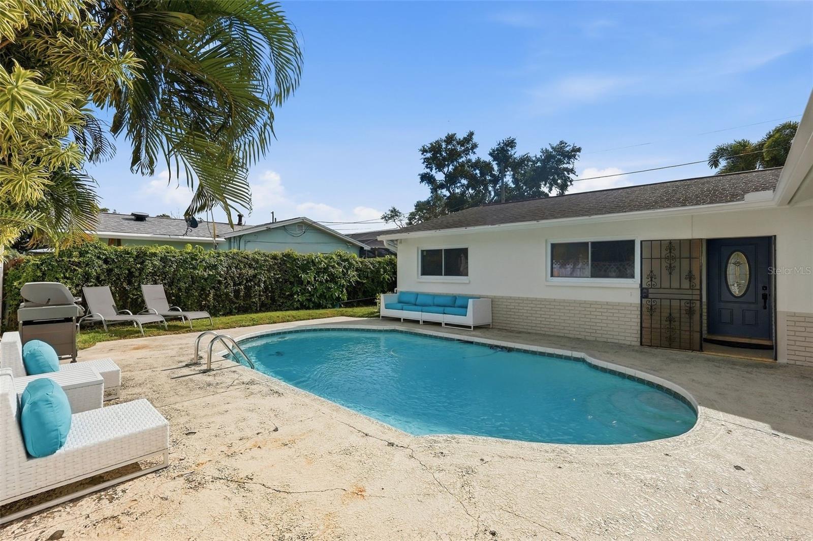 5860 Bayshore Dr Property Photo 4