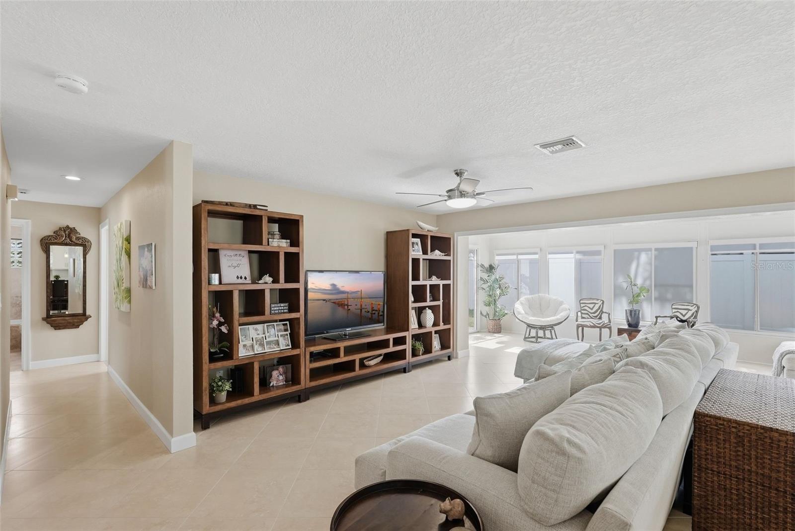 5860 Bayshore Dr Property Photo 6