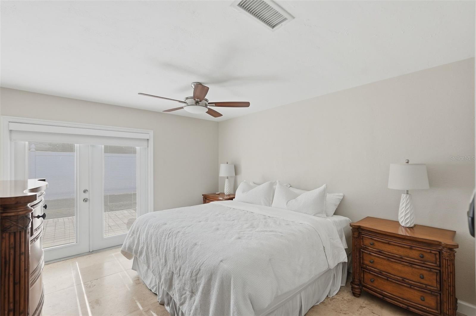 5860 Bayshore Dr Property Photo 14