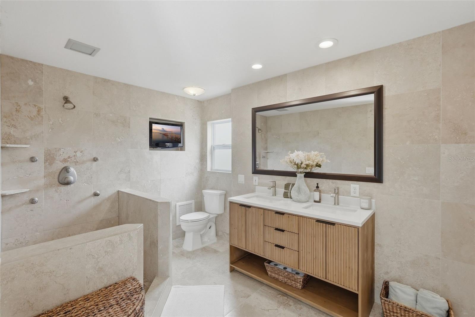 5860 Bayshore Dr Property Photo 16