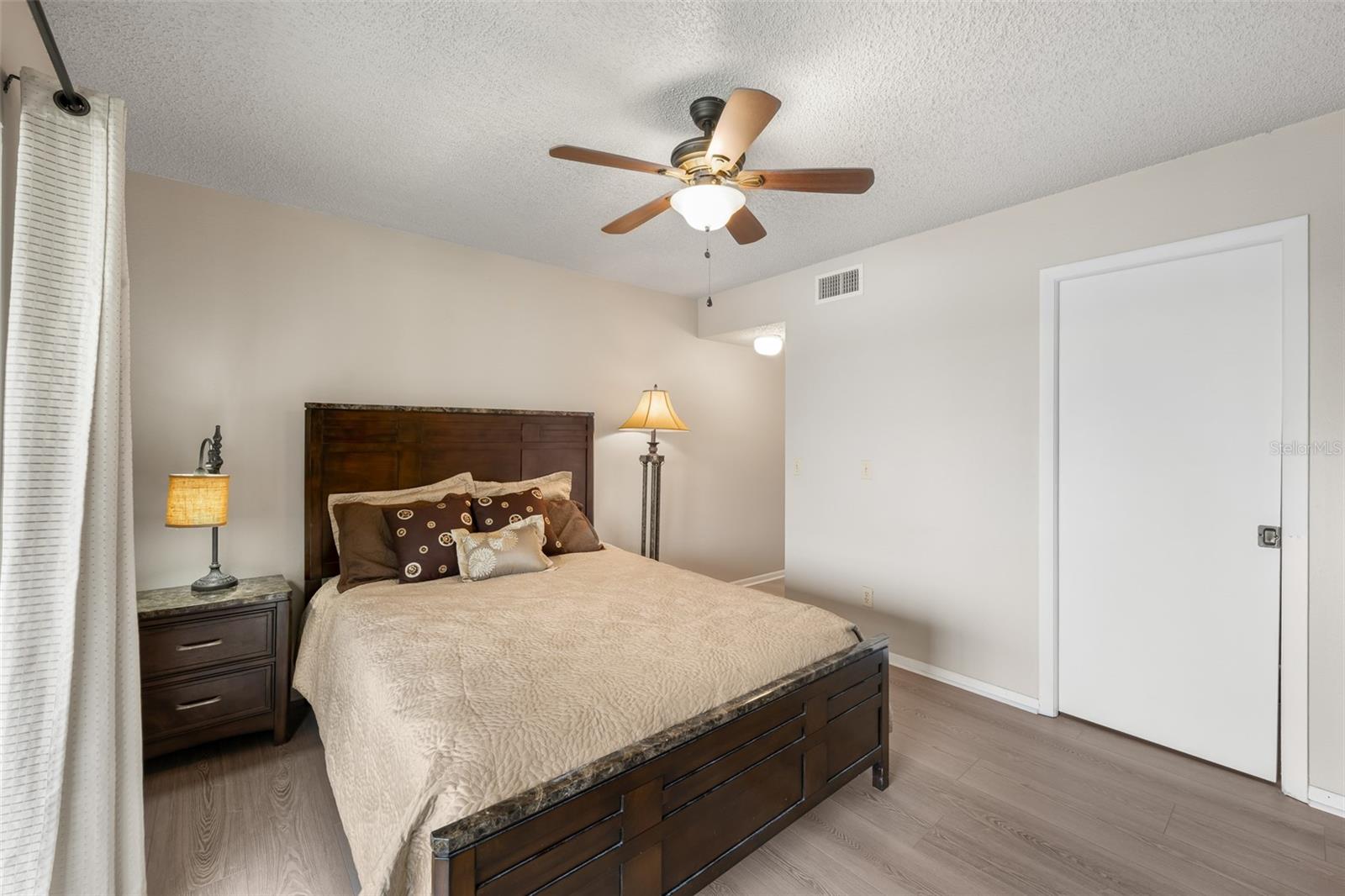 210 Woodlake Wynde Property Photo 14
