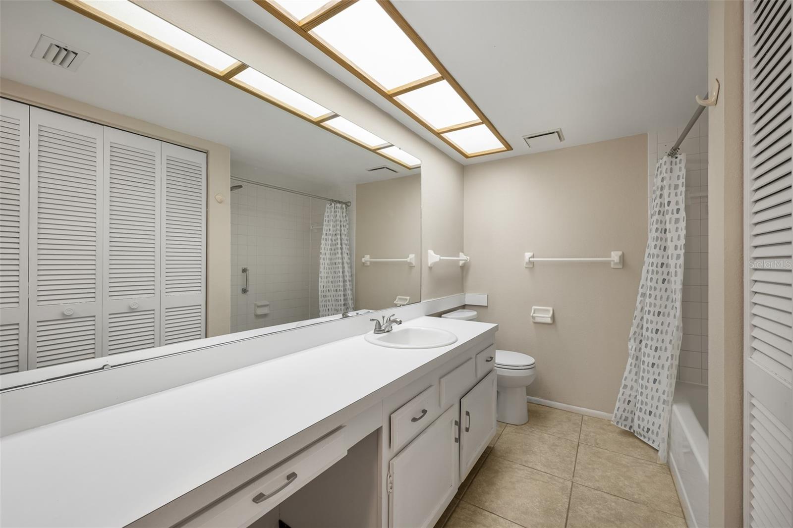 210 Woodlake Wynde Property Photo 15