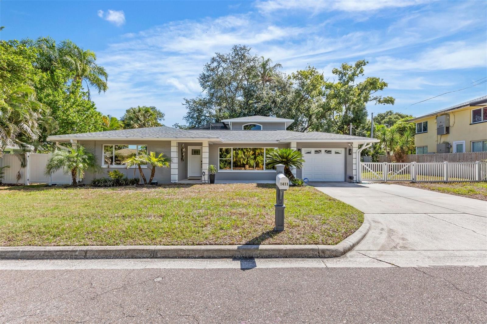 1411 SUNSET DR Property Photo 1