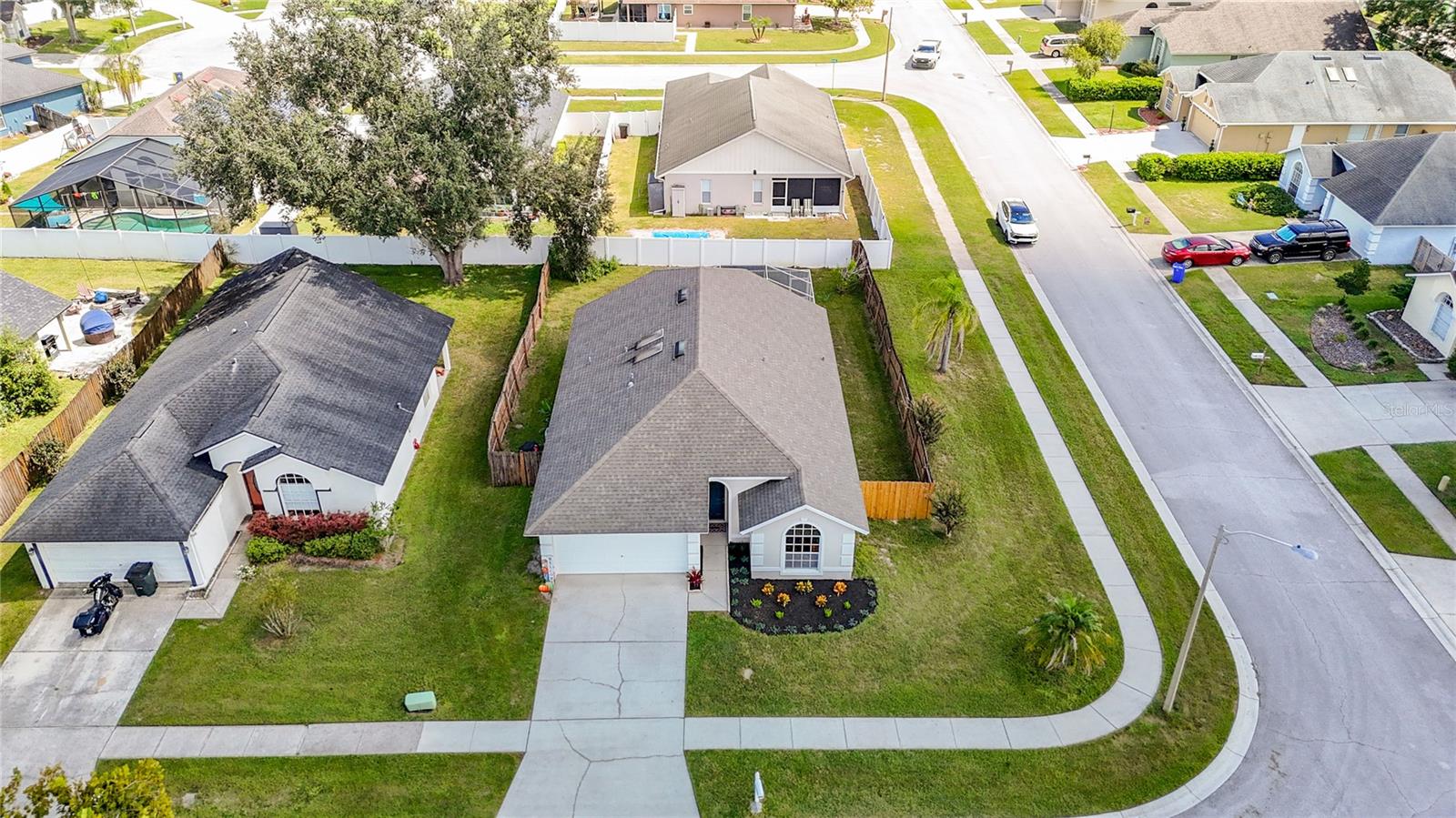 5818 Azure Dr Property Photo 2