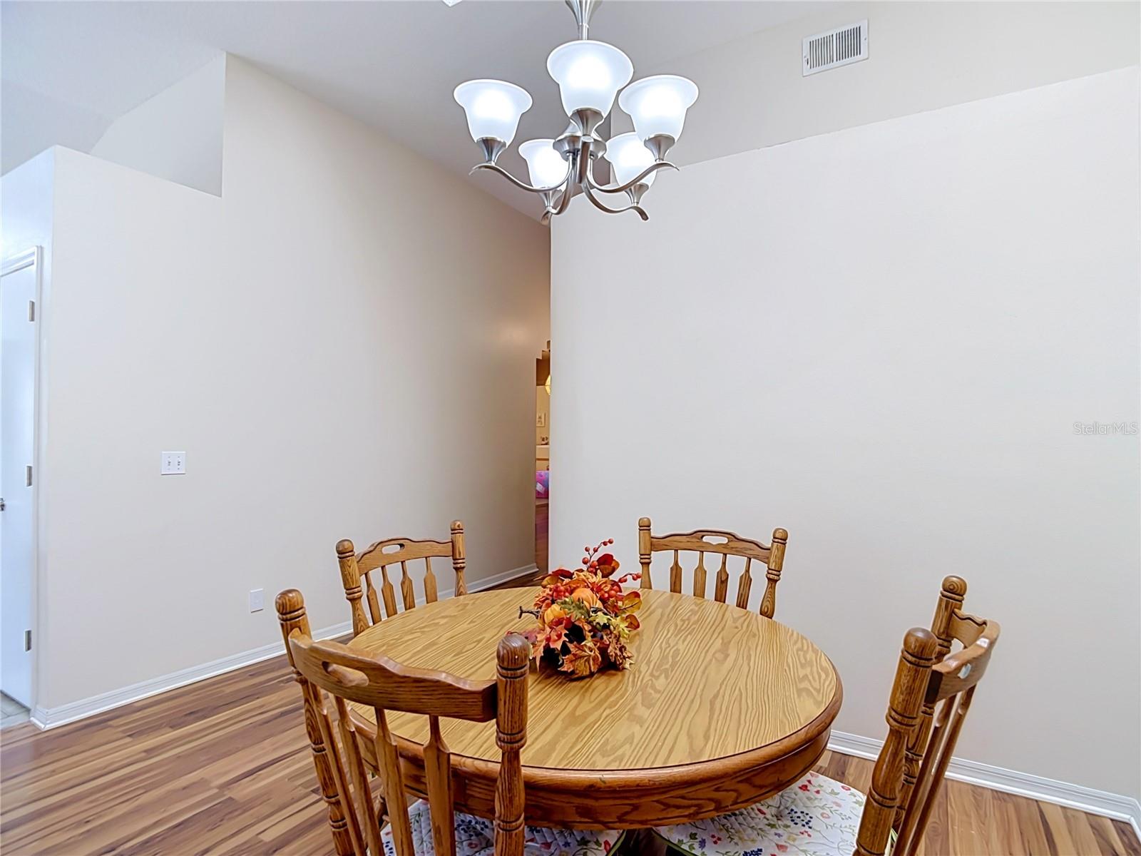 5818 Azure Dr Property Photo 8
