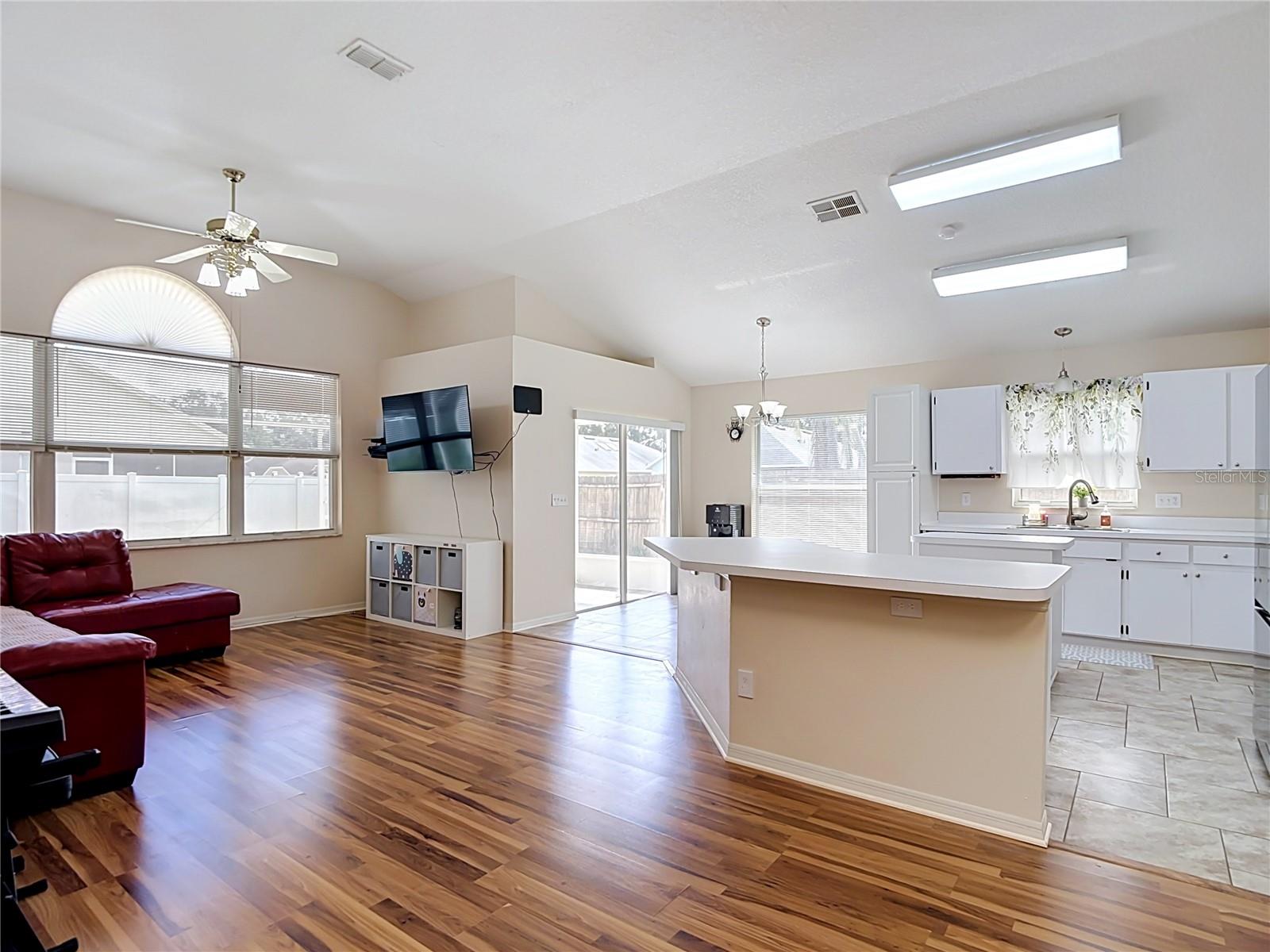 5818 Azure Dr Property Photo 10