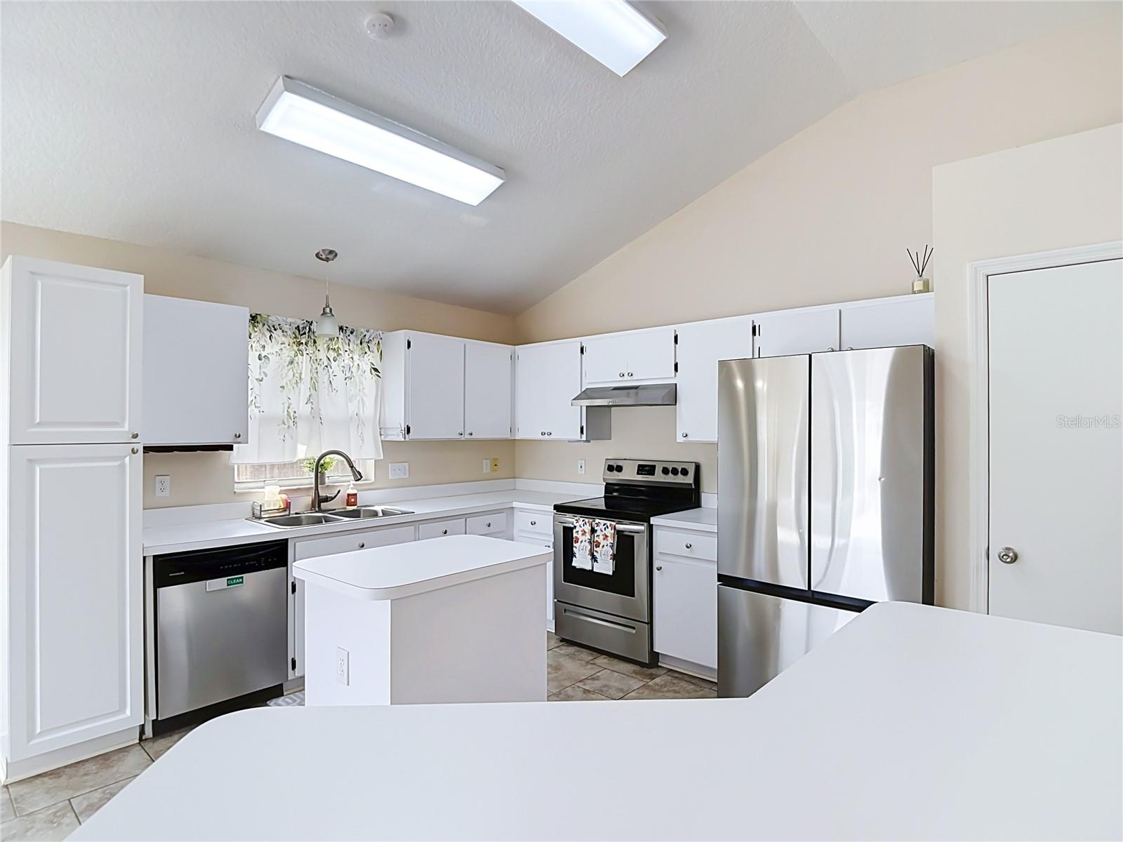 5818 Azure Dr Property Photo 11
