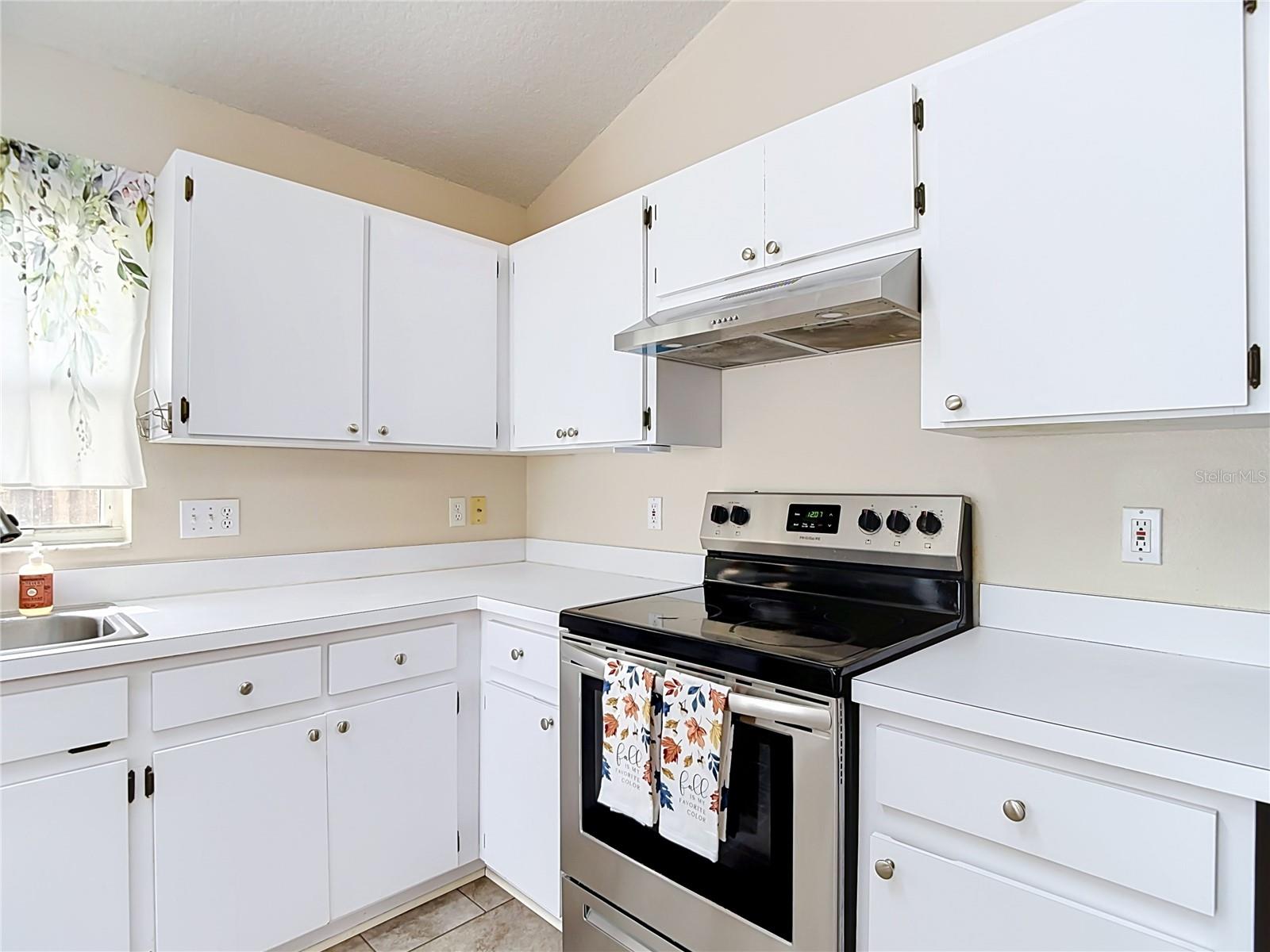 5818 Azure Dr Property Photo 15