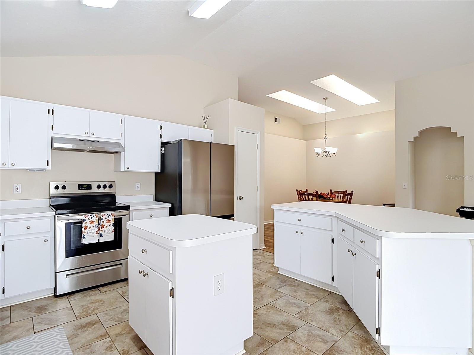 5818 Azure Dr Property Photo 18