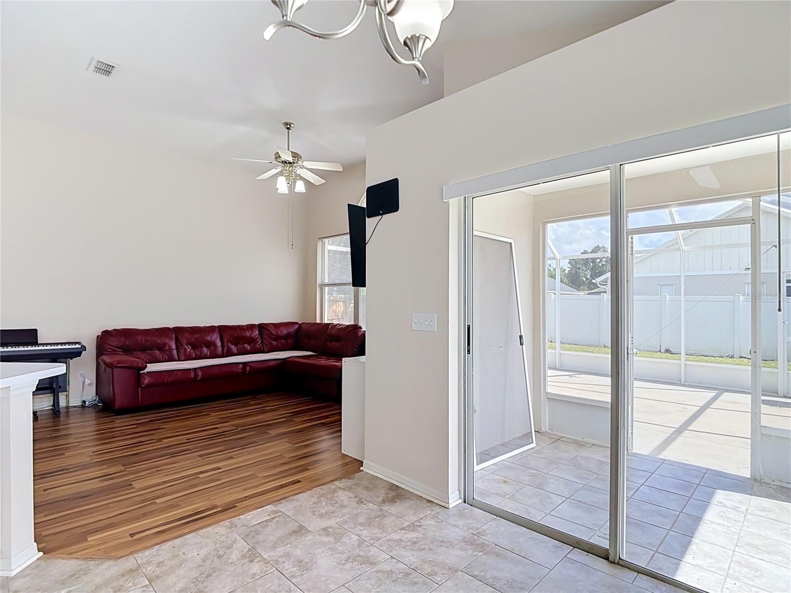 5818 Azure Dr Property Photo 21