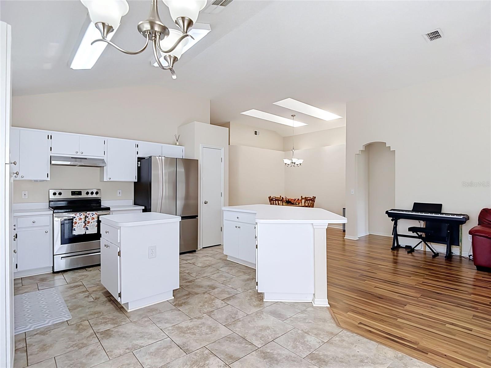 5818 Azure Dr Property Photo 22