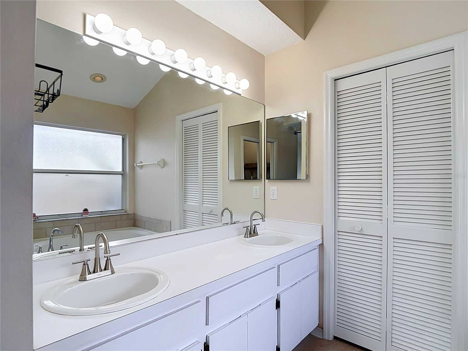 5818 Azure Dr Property Photo 36