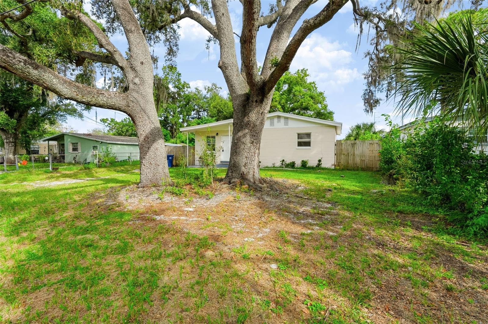 2438 N Ramona Cir Property Photo 3