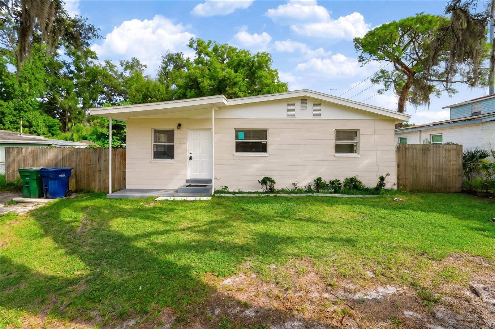 2438 N Ramona Cir Property Photo 4