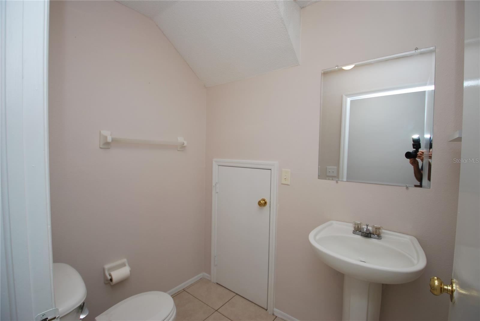2027 Fluorshire Dr Property Photo 9