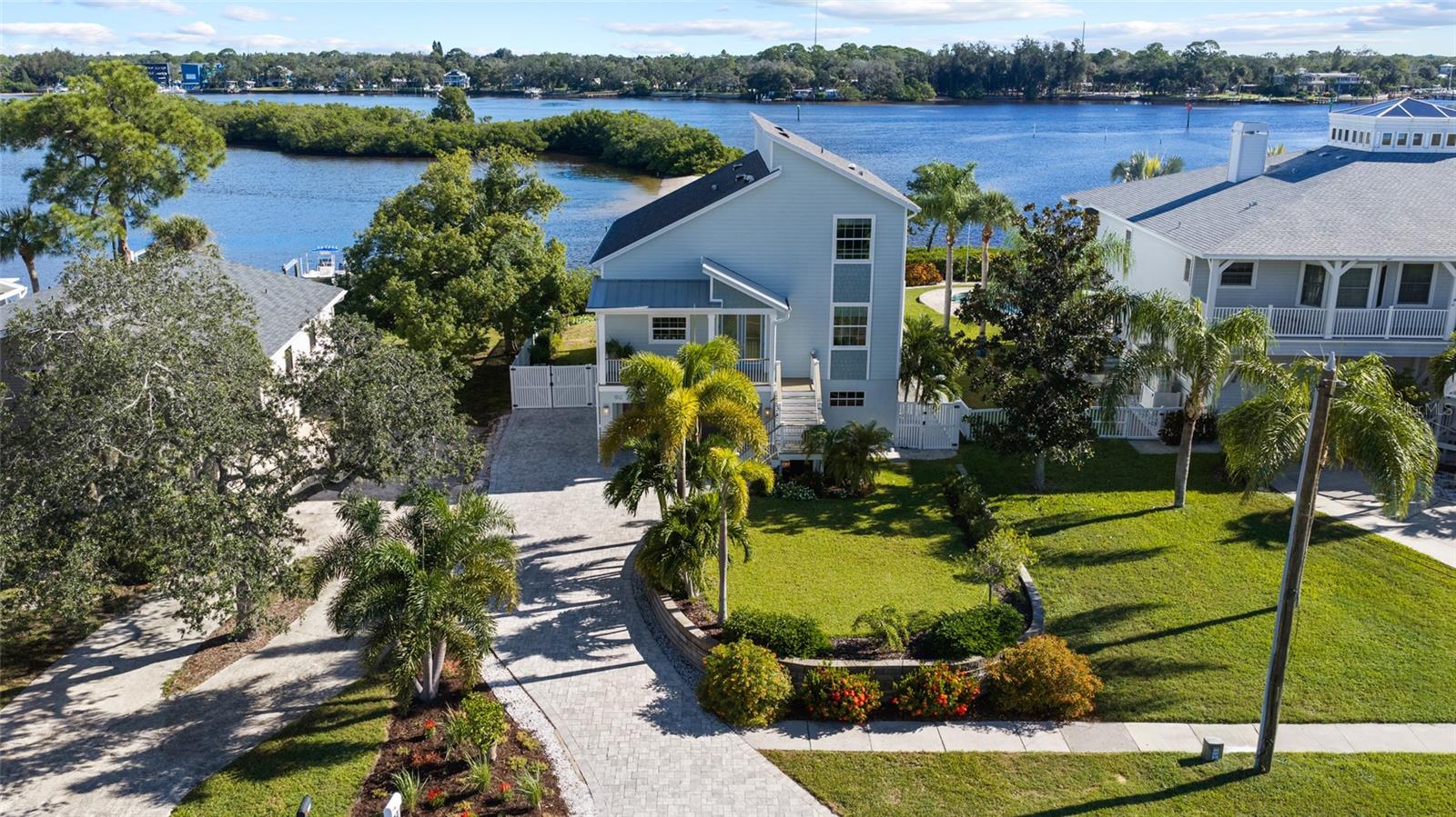 1512 Riverside Dr Property Photo