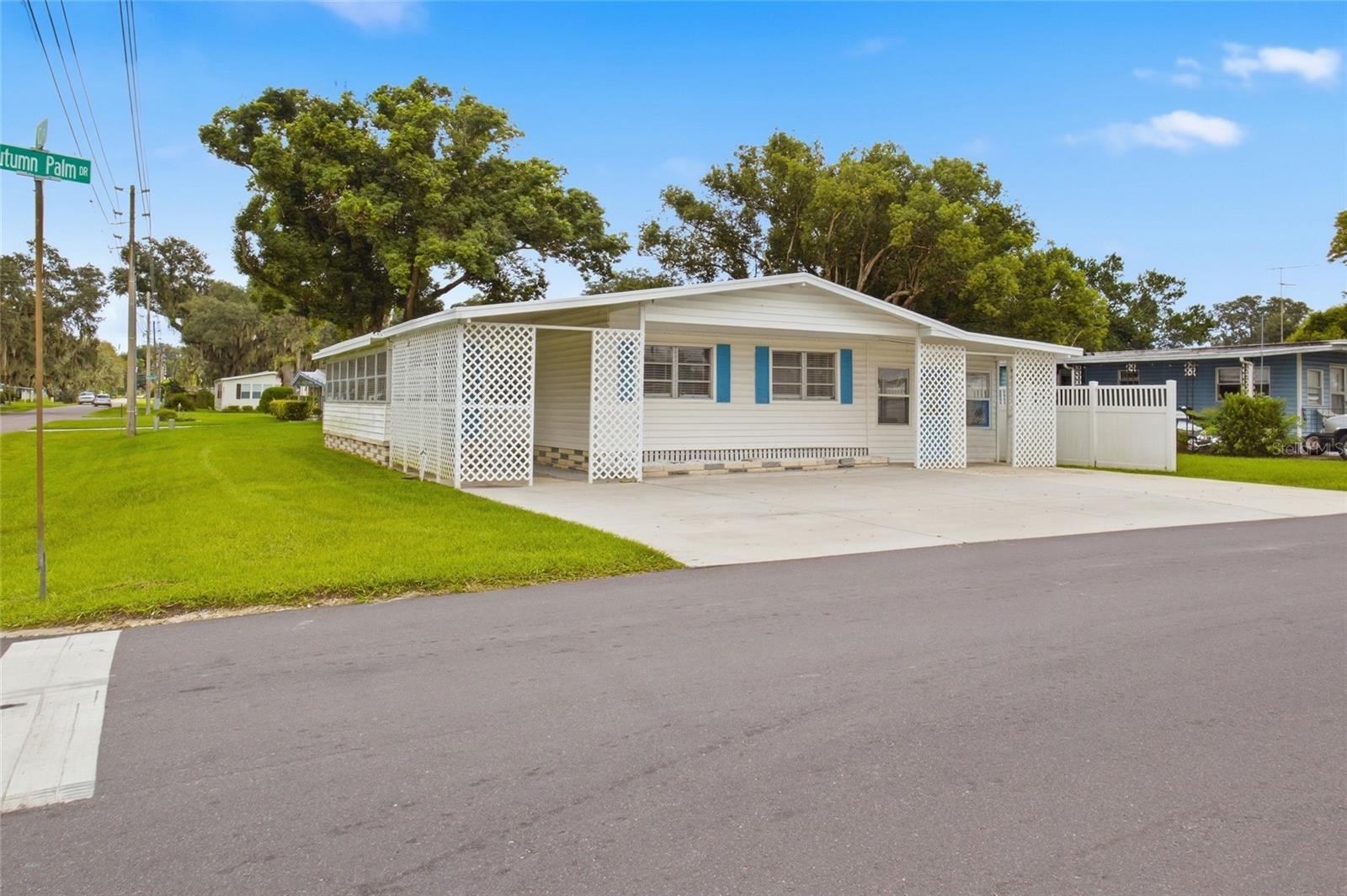 4722 Autumn Palm Dr Property Photo 2