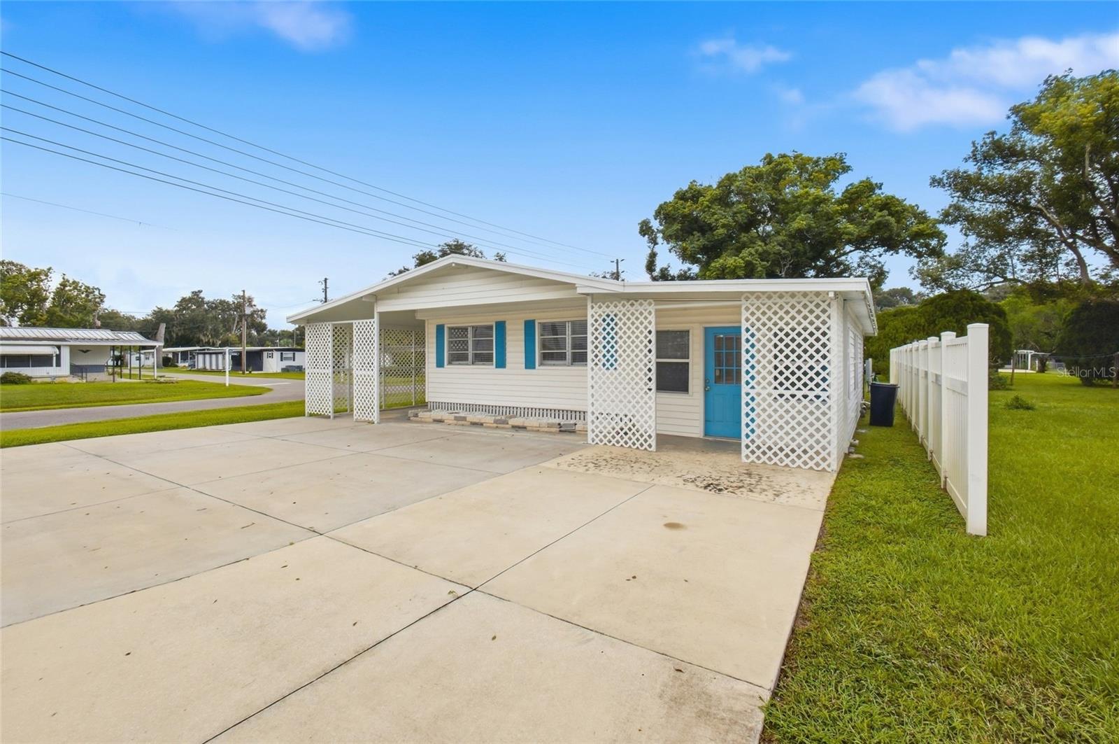 4722 Autumn Palm Dr Property Photo 3