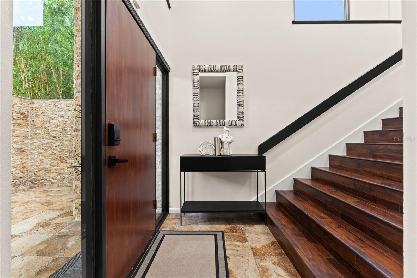 4035 N River View Ave Property Photo 6