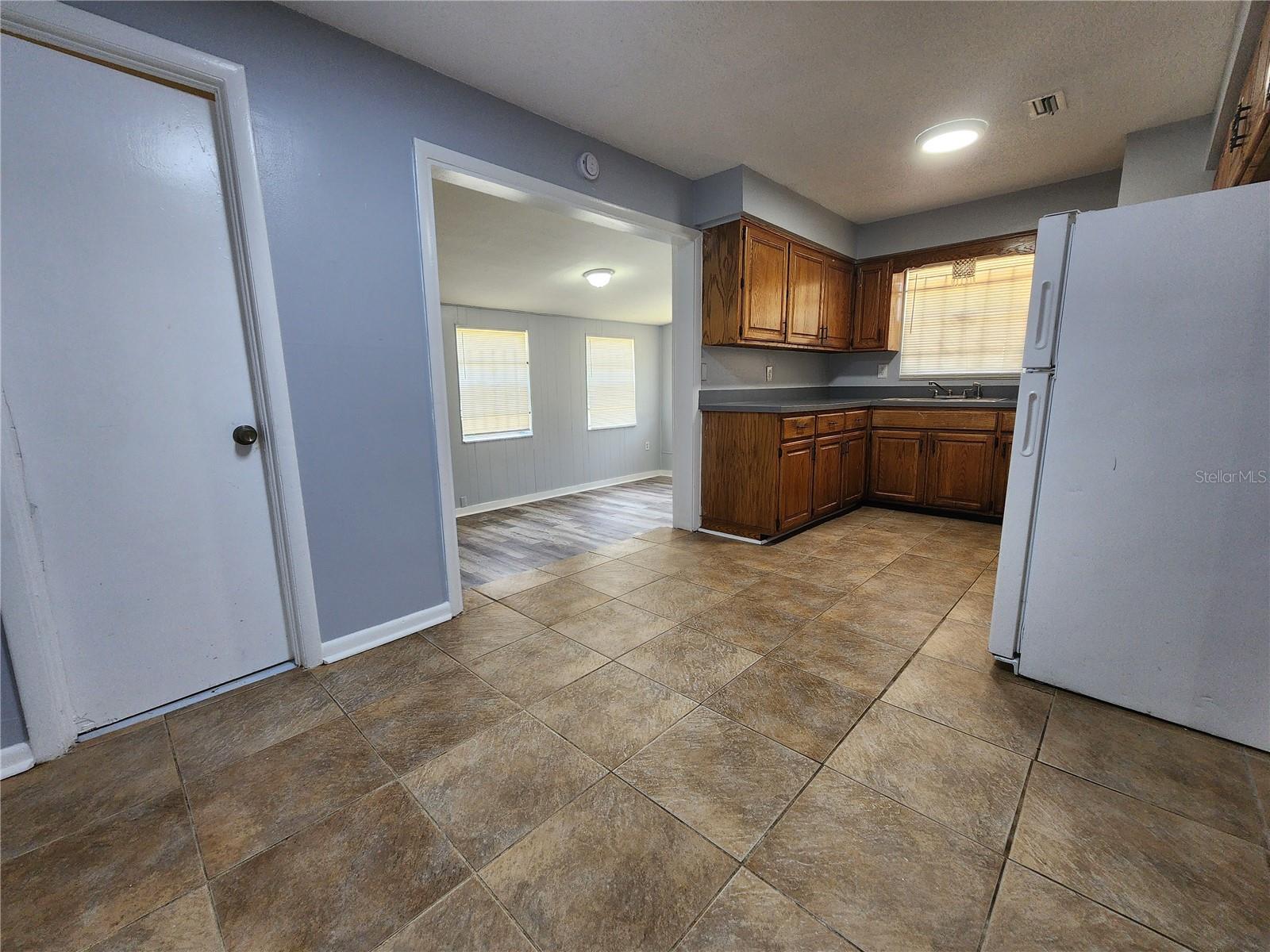 4637 Harbor View Dr Property Photo 3