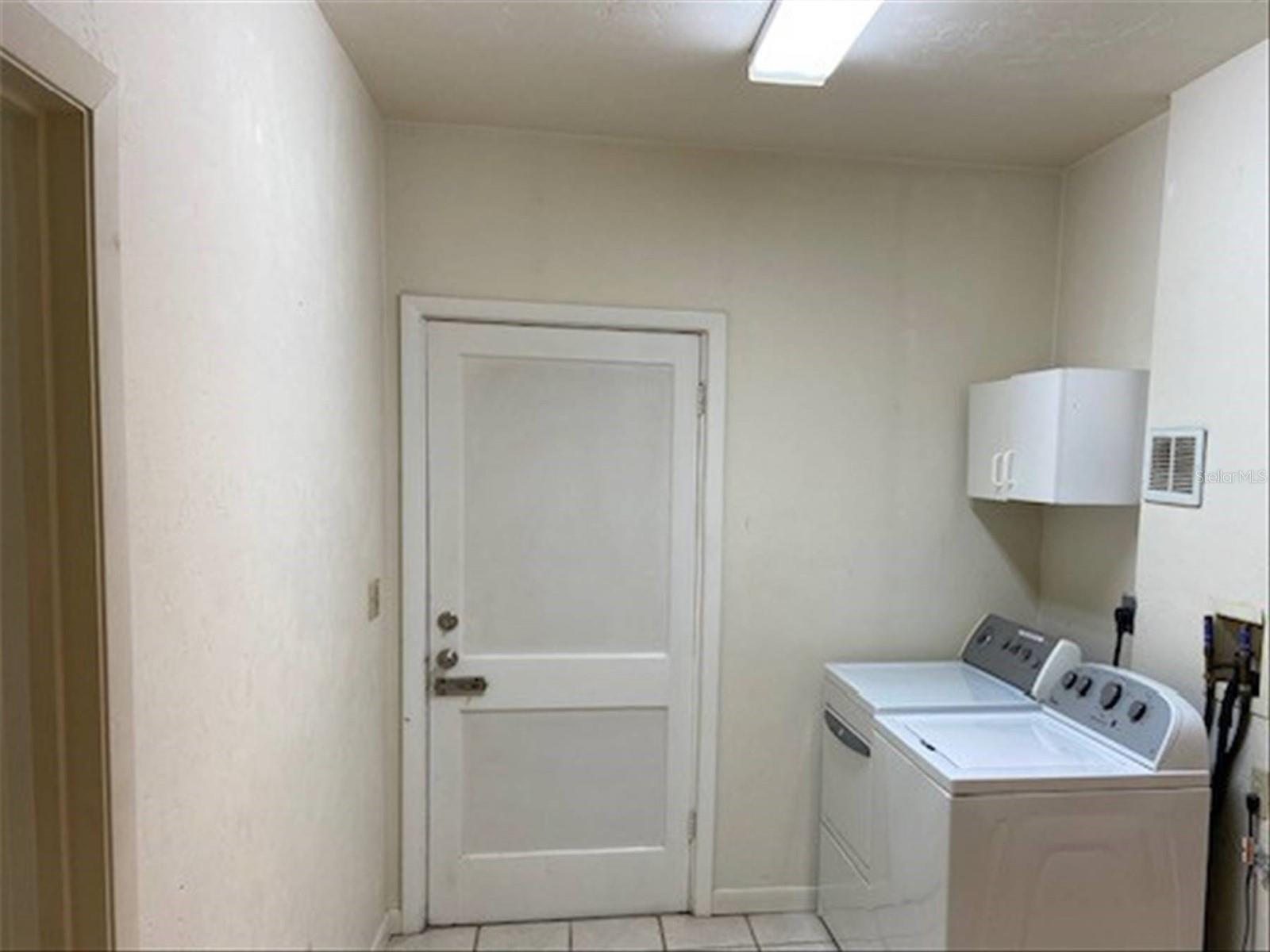 3532 Nw 7th Ave Property Photo 9