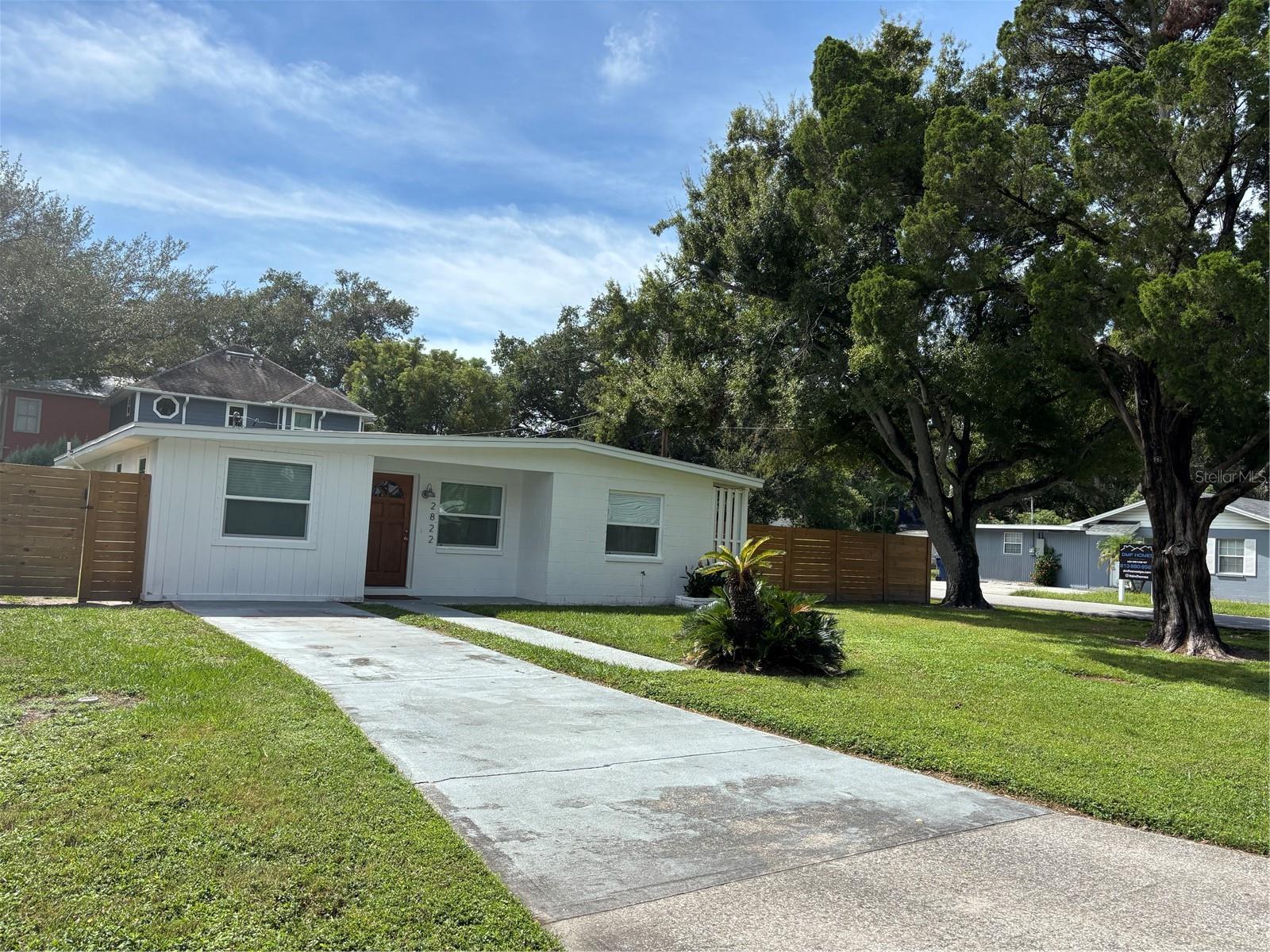 2822 W LEILA AVE Property Photo 1
