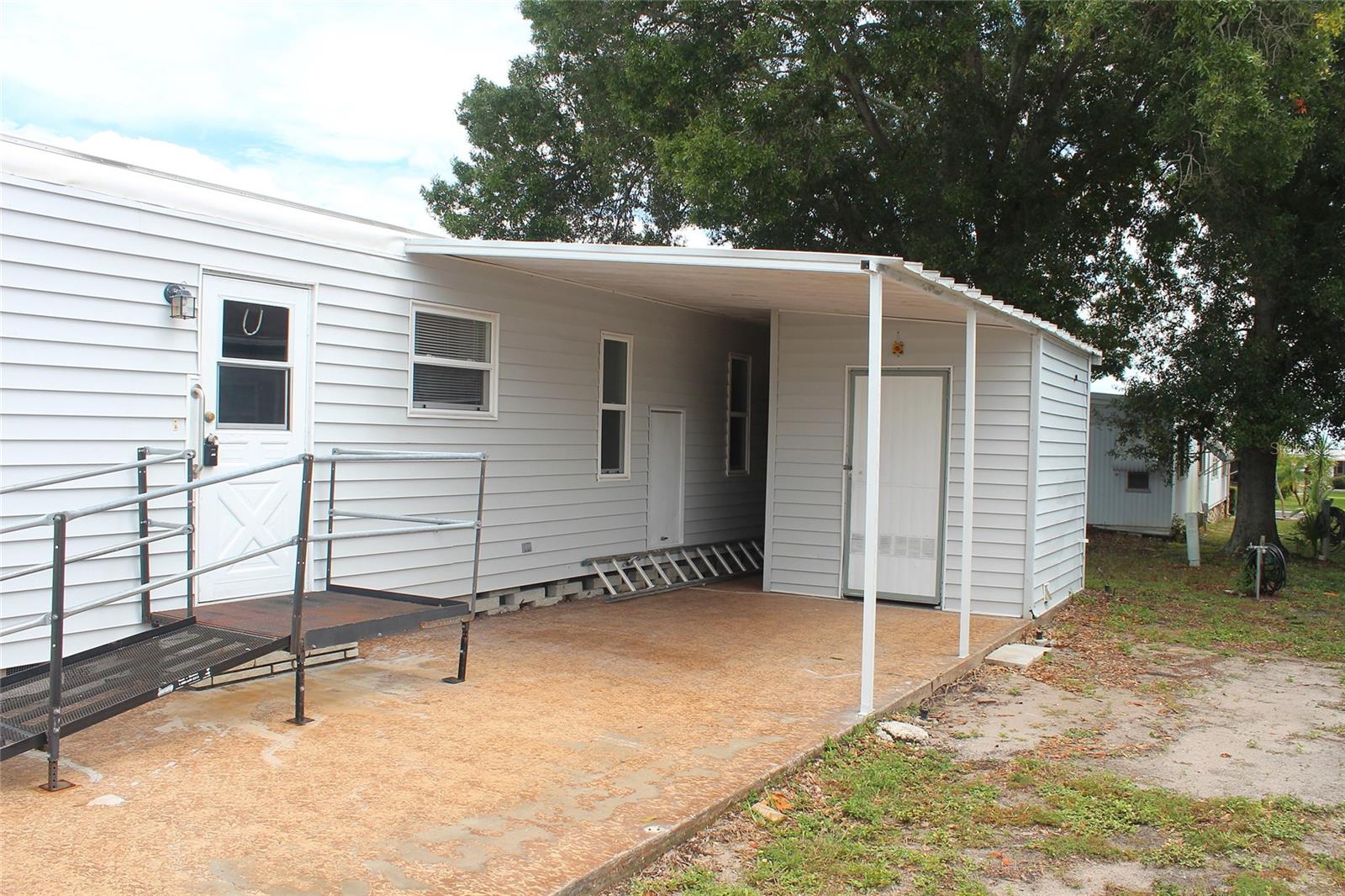 837 Cane Palm St Property Photo 4