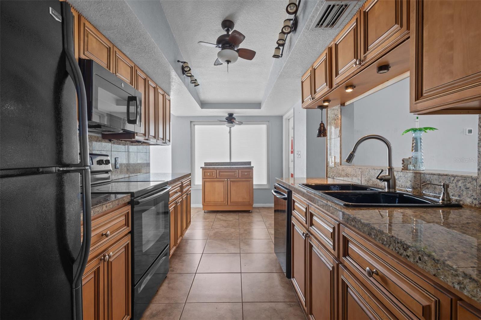 2075 N Keene Rd Property Photo 6
