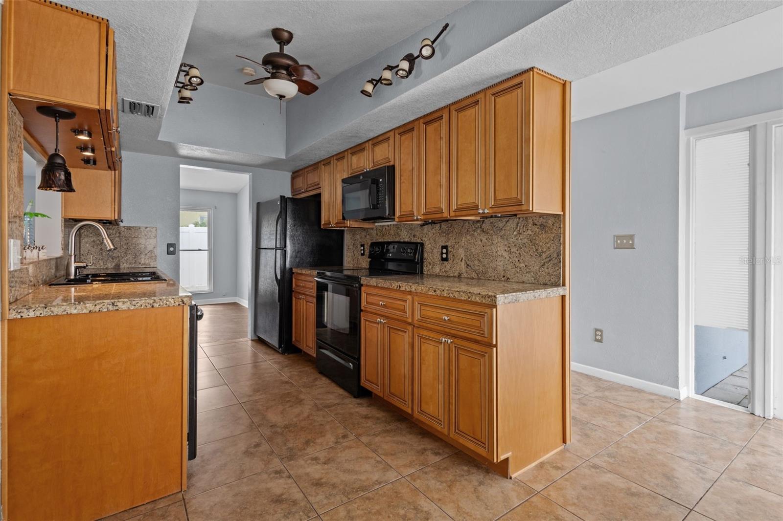 2075 N Keene Rd Property Photo 7