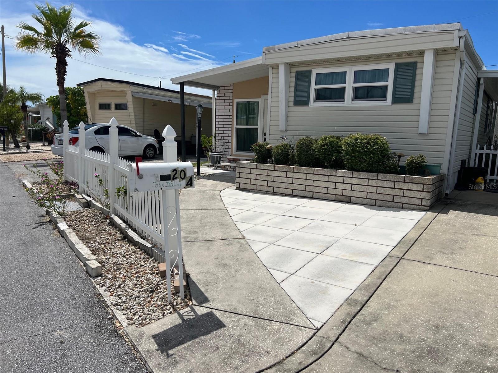 6580 SEMINOLE BLVD #204 Property Photo 1
