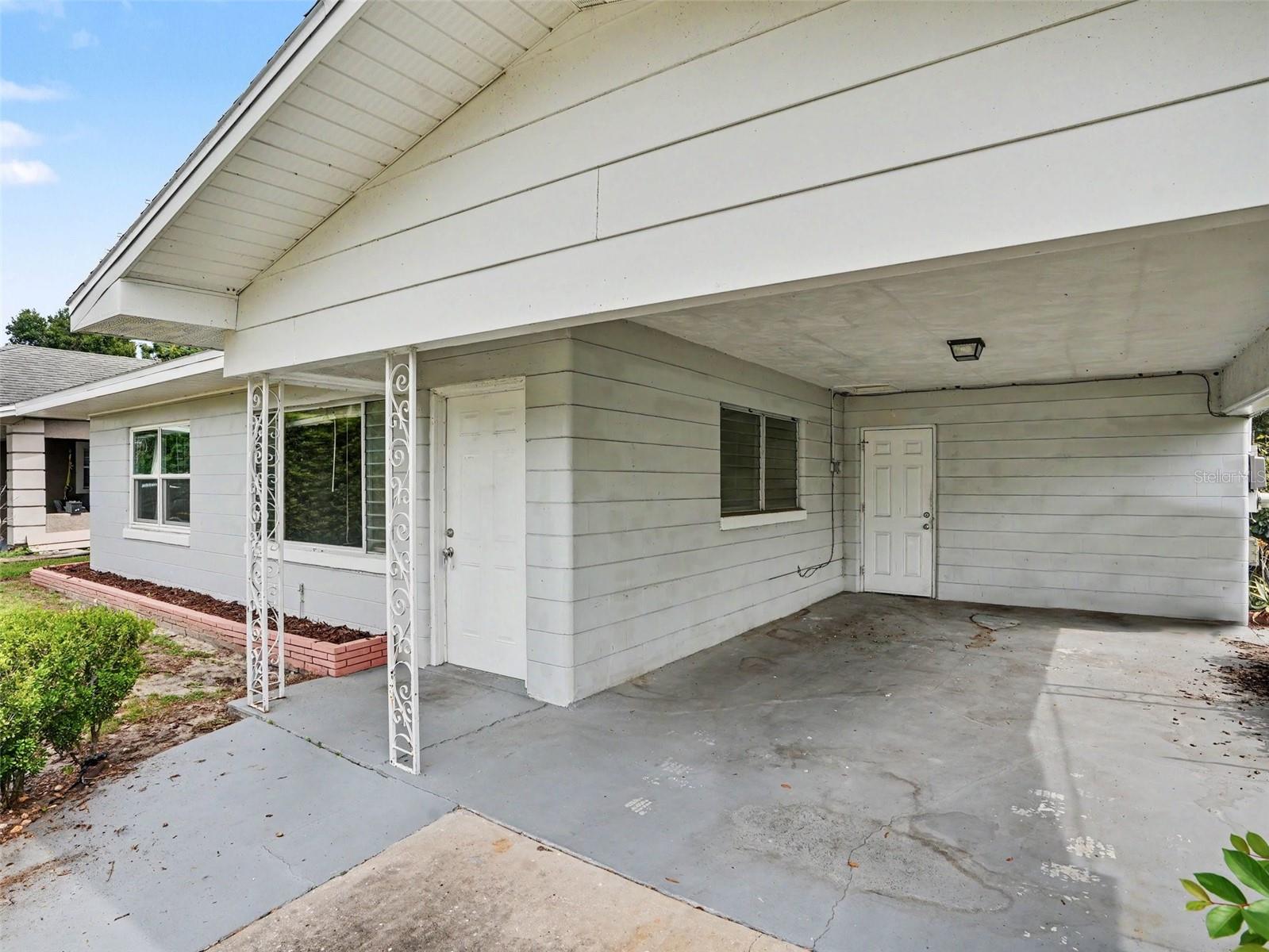 624 Lake Elizabeth Dr Property Photo 3