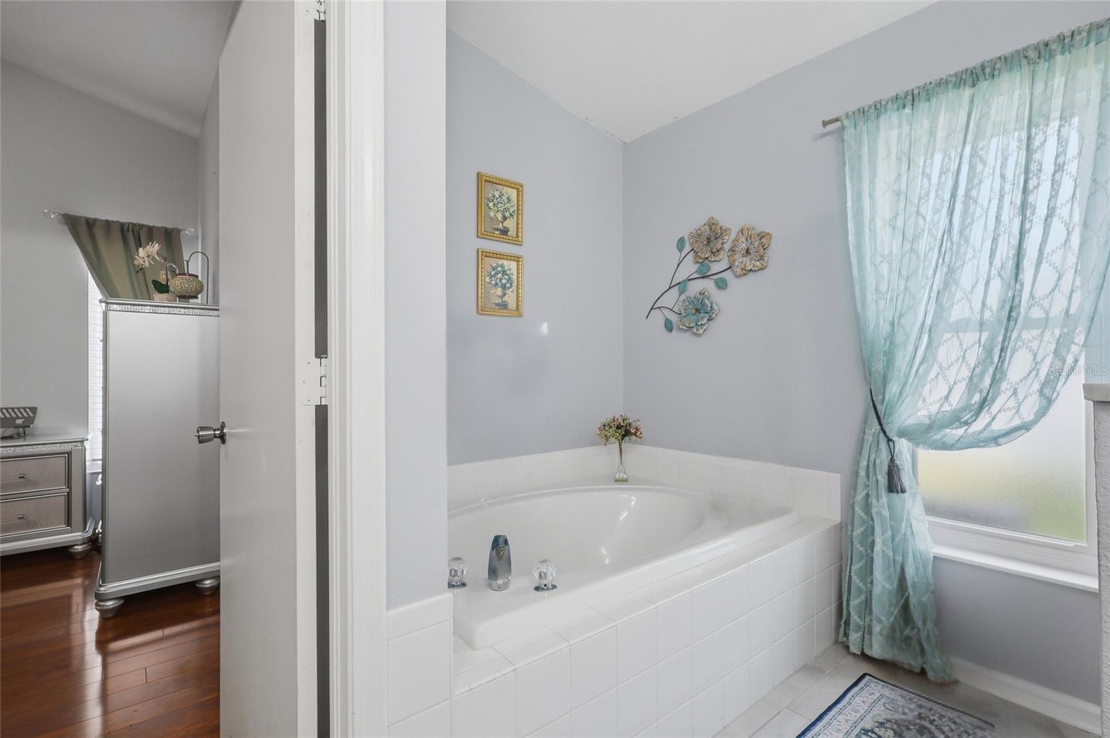 12402 Tree Pointe Ct Property Photo 18
