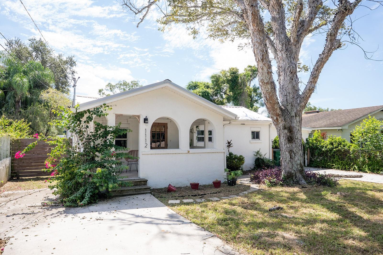 1112 W Kirby St Property Photo 1