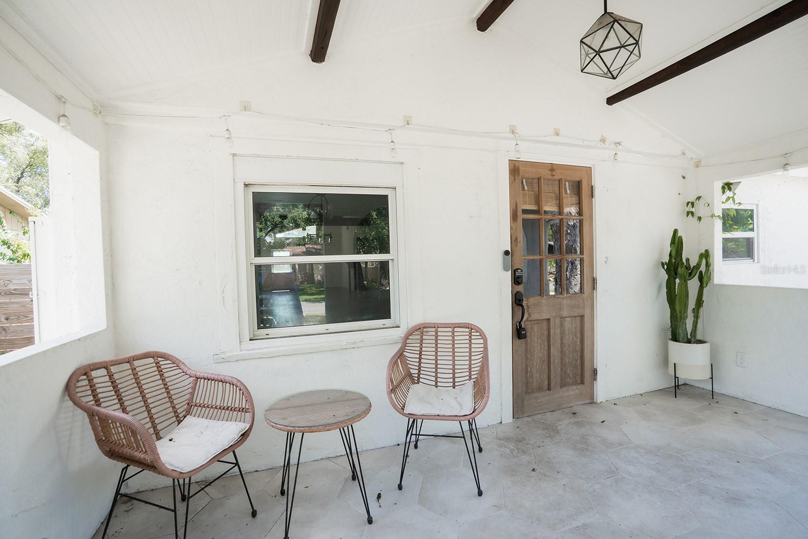 1112 W Kirby St Property Photo 3