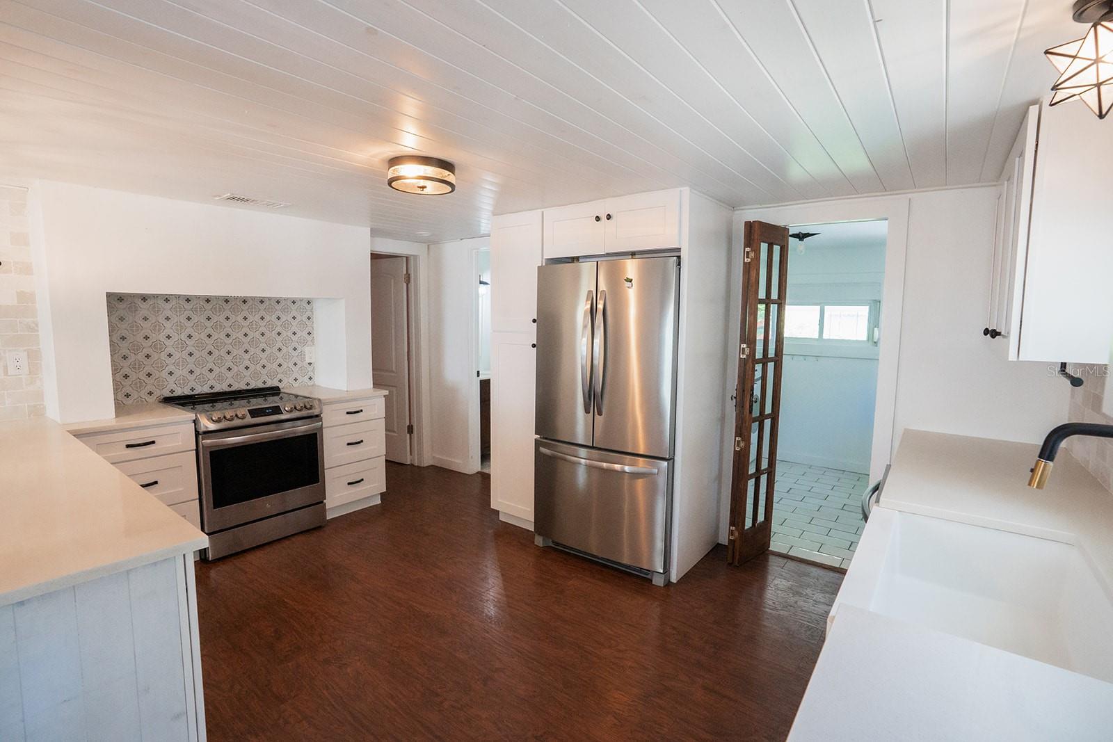 1112 W Kirby St Property Photo 5