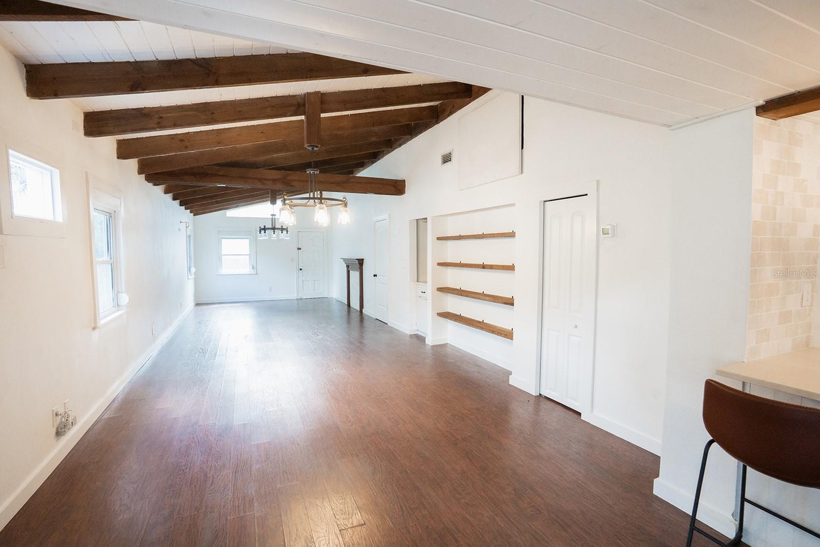 1112 W Kirby St Property Photo 9