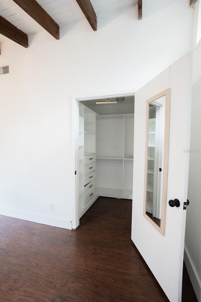 1112 W Kirby St Property Photo 17