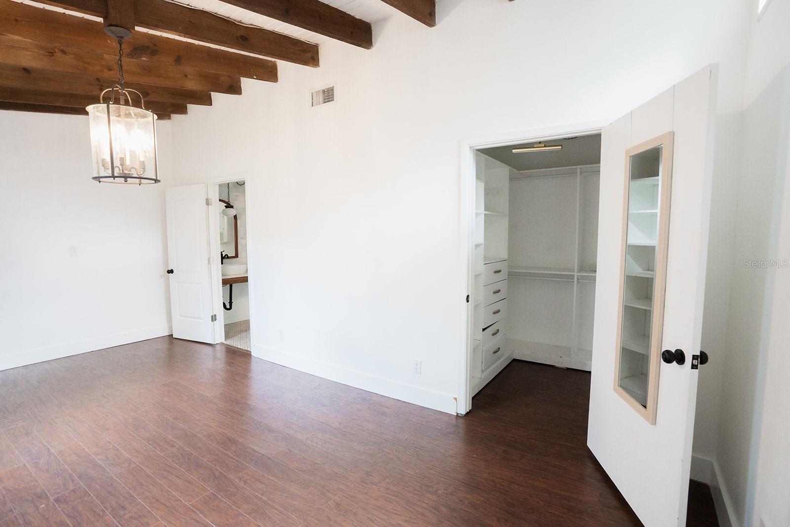 1112 W Kirby St Property Photo 18