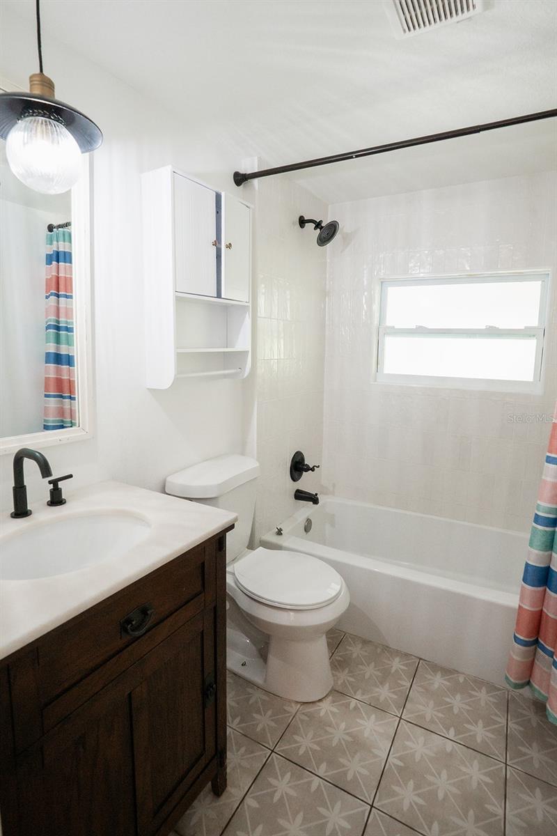 1112 W Kirby St Property Photo 26